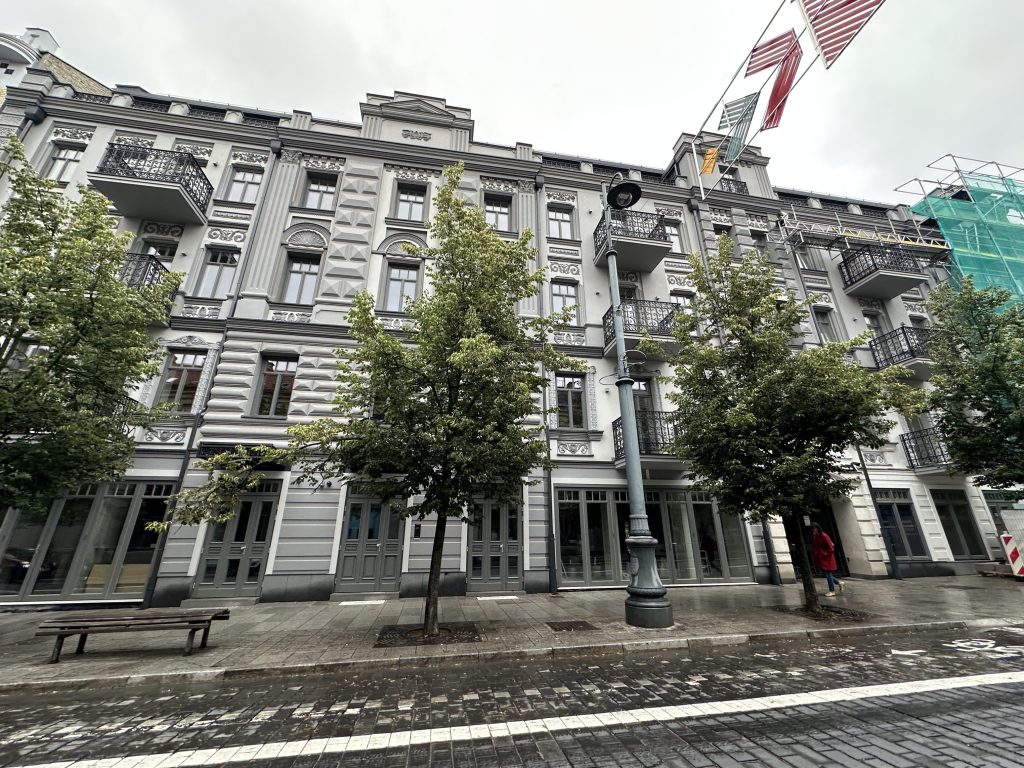 Gedimino 37 (Gedimino pr. 37) - Daugiabutis - statybų nuotraukos