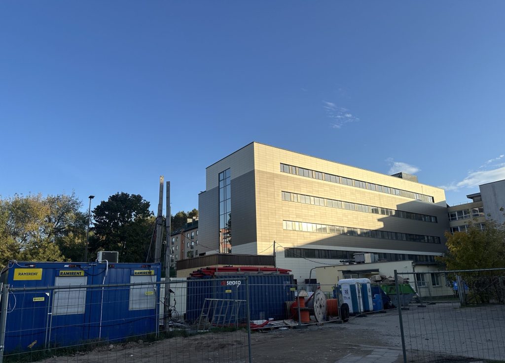 VšĮ Vilniaus miesto klinikinės ligoninės Operacinių, reanimacijos ir hemodializės priestatai (Antakalnio g. 57) - Haigla - ehituse fotod