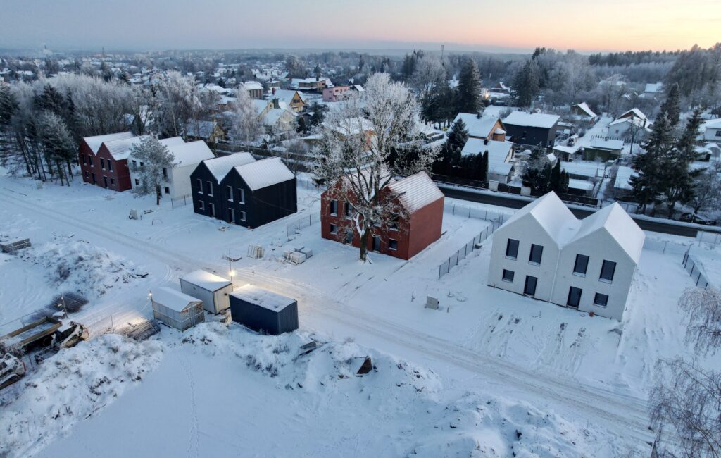Ąžuolo kvartalas 1 etapas (Bernotų g. 1, Bernotų g. 17, Lavoriškių g. 1, Karmazinų g. 2) - Row housing - construction photos