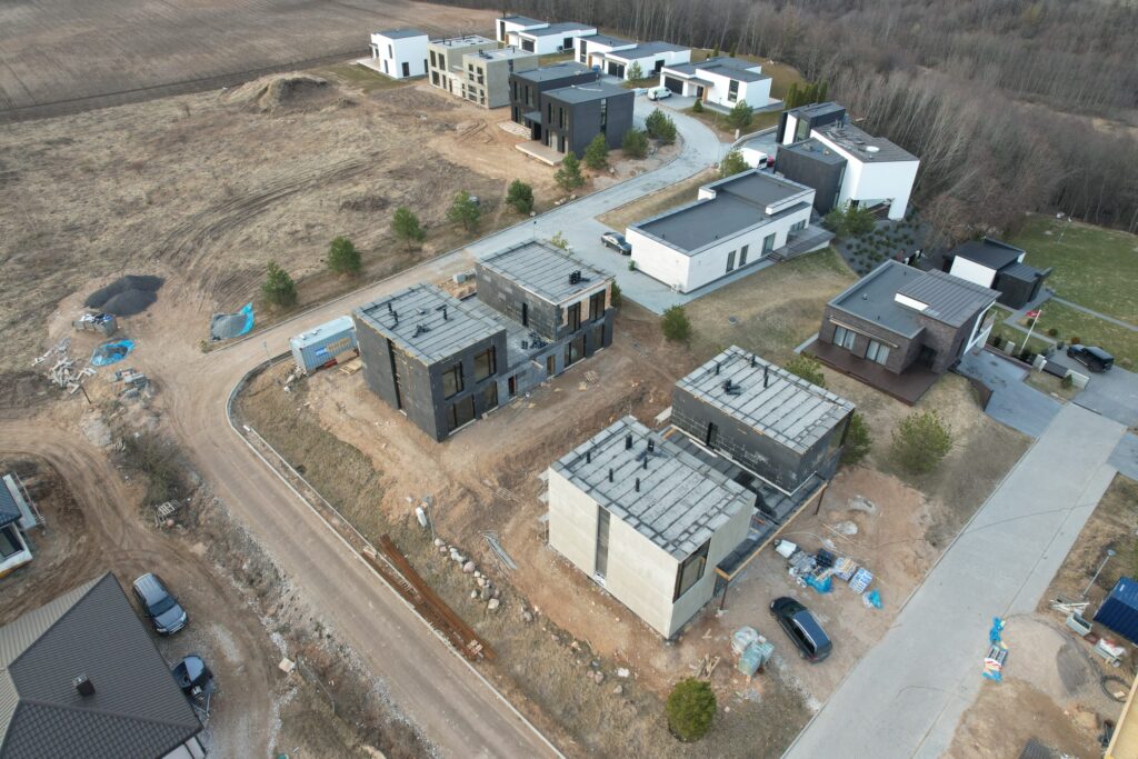 Draustinio namai (Lietaviškių g. 82, 82A, 82B, 82C, 82D, 82E, 84B, 84C, 86, 86B, 86C, 86E) - Private house community, Row housing - construction photos