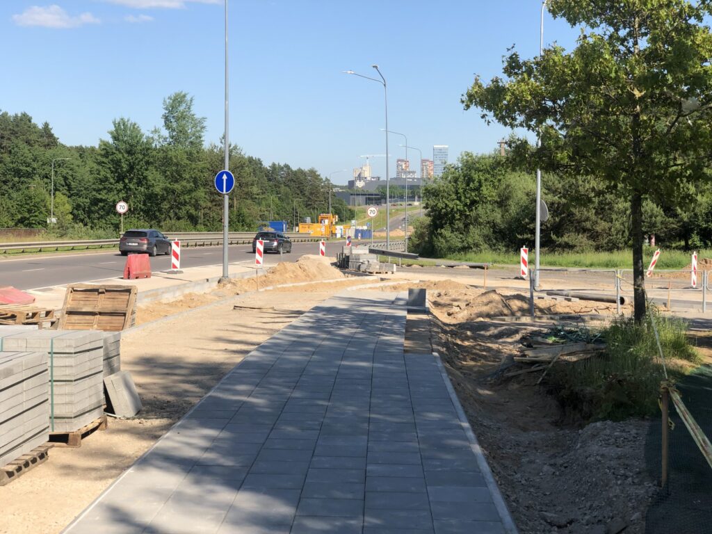 Pilaitės pr. atkarpa nuo Įsruties g. iki Papilėnų g. (Pilaitės pr.) - Velosipēdu ceļš, Iela - būvdarbu attēli