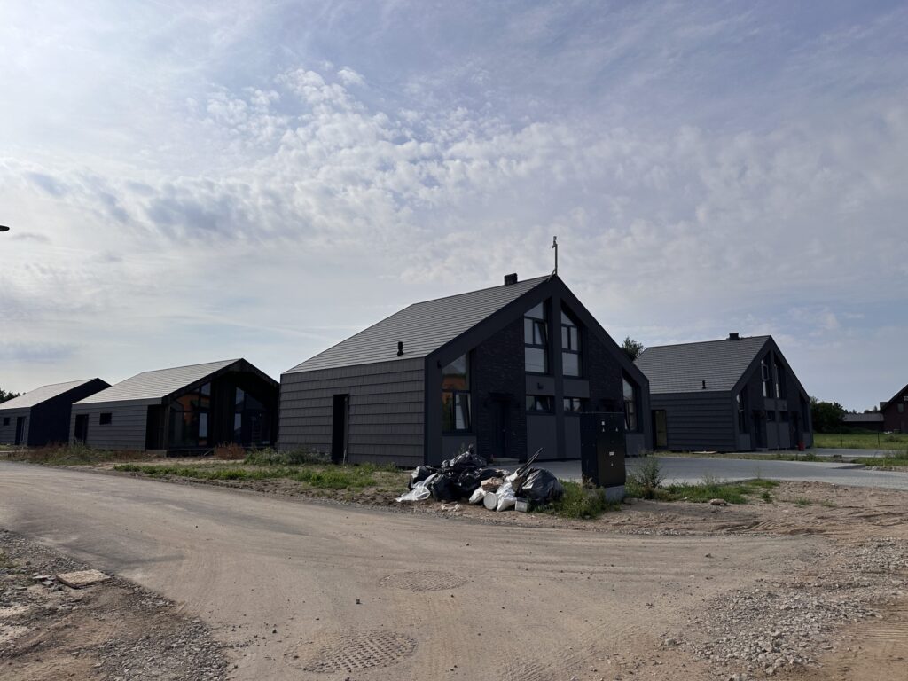 Marių parkas 2 etapas (J. Aisčio g. 13C, 13D, 13E, 15, 15A, 15B) - Privačių namų kvartalas, Sublokuoti namai - statybų nuotraukos