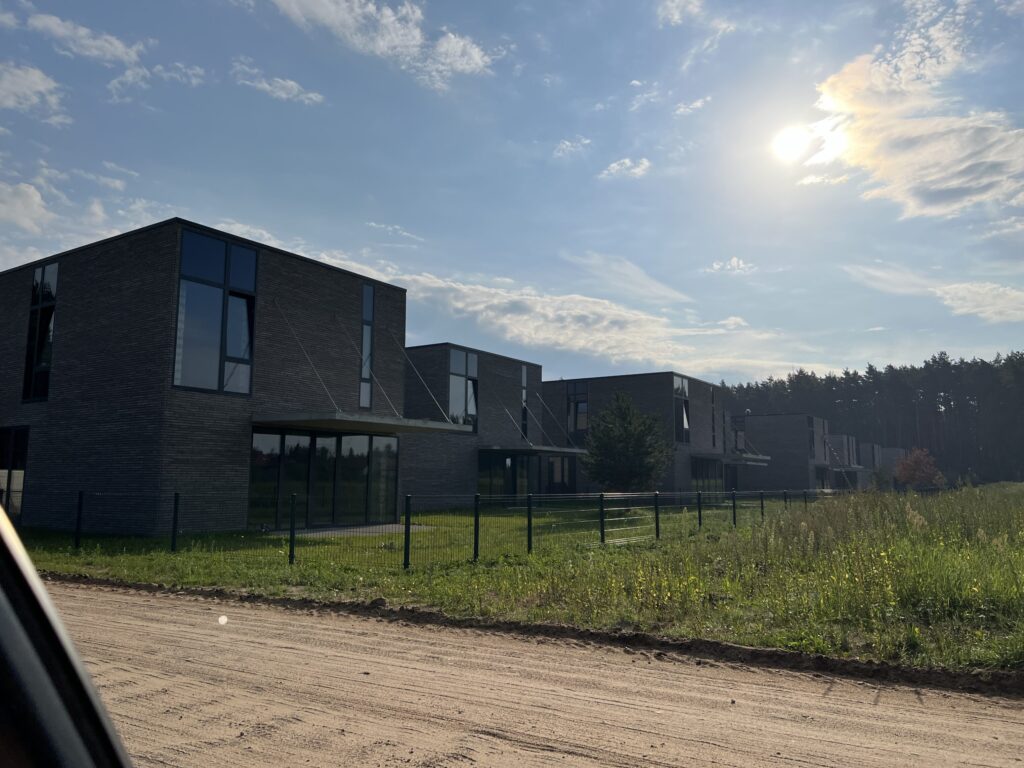 Sky10 (Dangaus g. 27A, 27B, 27C, 27D, 27E, Raišių k., Zujūnų sen.) - Rindu mājas - būvdarbu attēli