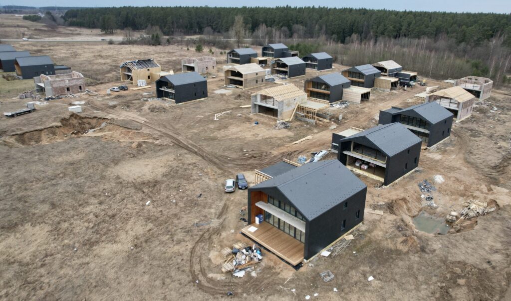 Alksnių g. 2, 4, 6, 7, 8, 9, 10, 11, 12, 13, 14, 15, 16, 18, 20, 22, 24, 26 (Alksnių g. 2, 4, 6, 7, 8, 9, 10, 11, 12, 13, 14, 15, 16, 18, 20, 22, 24, 26) - Private house community - construction photos