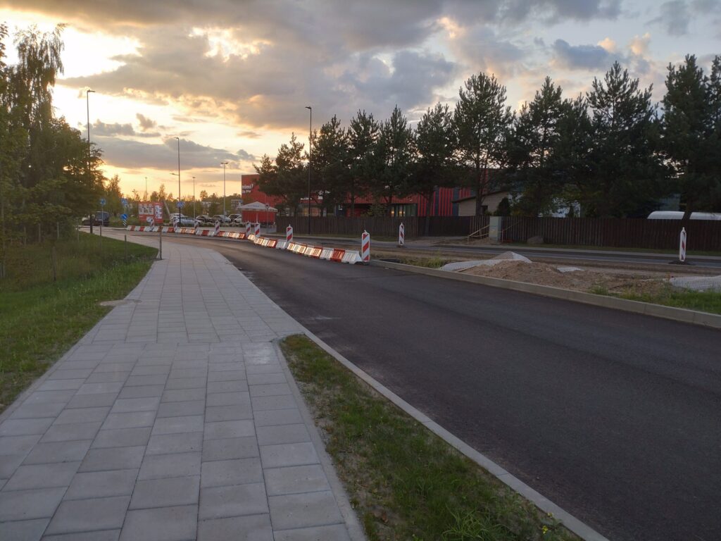 Pilaitės pr. ir Elbingo g. sankryža (Pilaitės pr.) - Jalgrattatee, Tänav - ehituse fotod