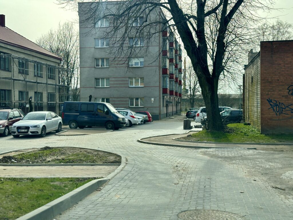 Kiemų sutvarkymas (J. Janonio g. 26, 28, Malūnininkų g. 2, Švyturio g. 8, 10, Smilties Pylimo g. 3, Sportininkų g. 5, 9) - Pedestrian path, Street - construction photos