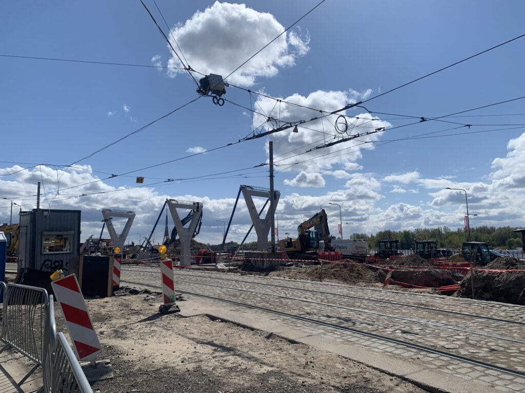 Ģenerāļa Radziņa krastmalas, 13. janvāra ielas un 11. novembra krastmalas krustojuma pārbūve (Ģenerāļa Radziņa krastmala, 13. janvāra iela, 11. novembra krastmala) - Kelias - statybų nuotraukos