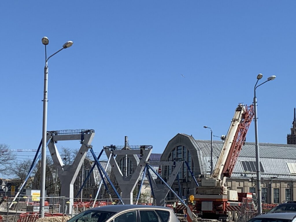 Ģenerāļa Radziņa krastmalas, 13. janvāra ielas un 11. novembra krastmalas krustojuma pārbūve (Ģenerāļa Radziņa krastmala, 13. janvāra iela, 11. novembra krastmala) - Kelias - statybų nuotraukos