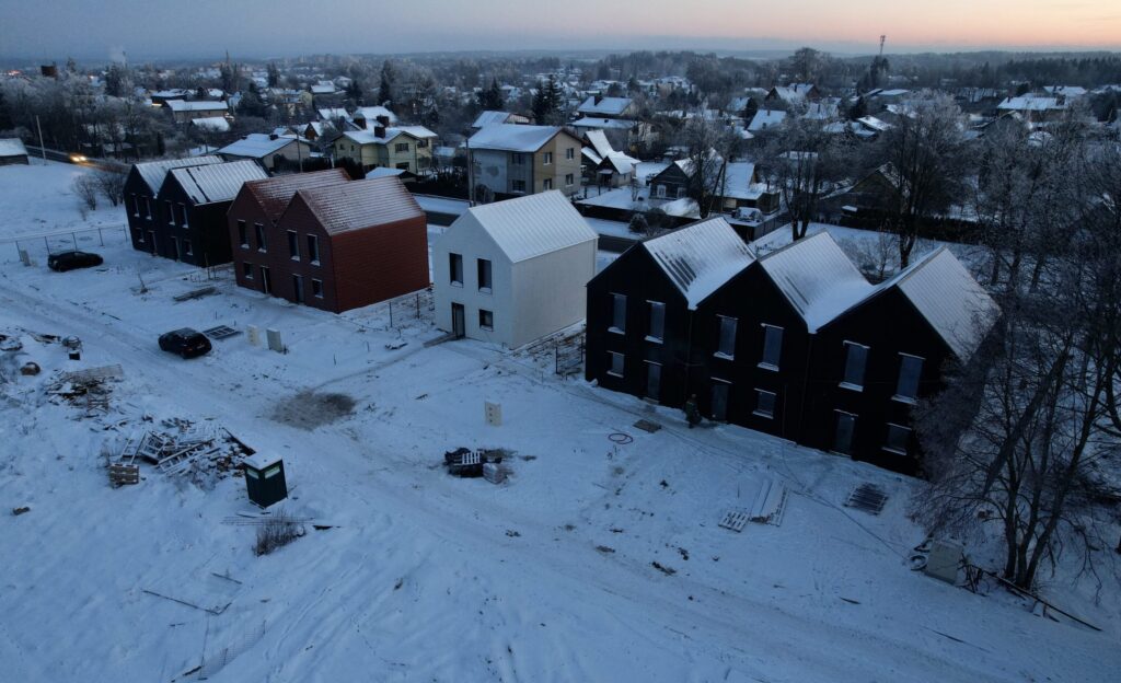 Ąžuolo kvartalas 1 etapas (Bernotų g. 1, Bernotų g. 17, Lavoriškių g. 1, Karmazinų g. 2) - Row housing - construction photos