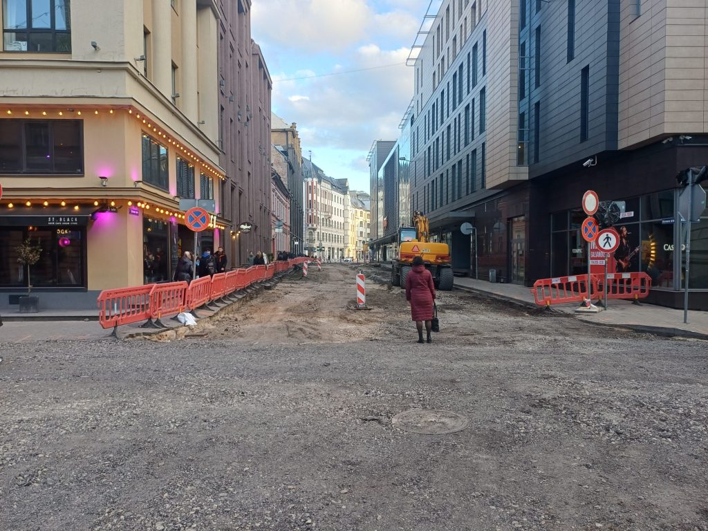 Velojoslu ierīkošana Dzirnavu ielas posmā no Tērbatas ielas līdz Skolas ielai (Dzirnavu iela) - Velosipēdu ceļš - būvdarbu attēli