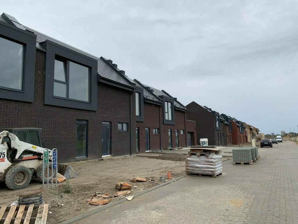 Bachmano Žemė (Vėluvos g. 1, 2, 3, 4 - 47, Eitkūnų g. 6, 6A, 8, 8A - 30, 30A, Tolminkiemio g. 1, 2, 3, 4 - 69) - Privātmāju kopienas, Rindu mājas - būvdarbu attēli