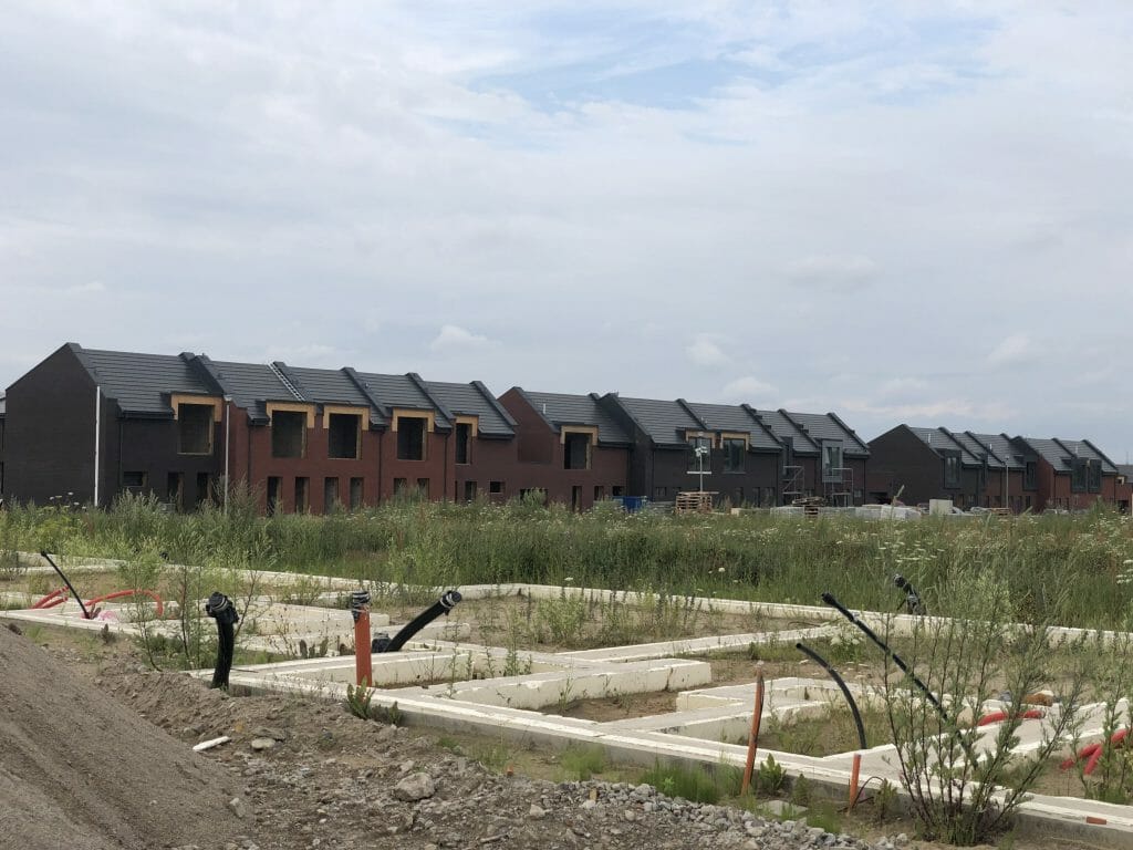 Bachmano Žemė (Vėluvos g. 1, 2, 3, 4 - 47, Eitkūnų g. 6, 6A, 8, 8A - 30, 30A, Tolminkiemio g. 1, 2, 3, 4 - 69) - Privātmāju kopienas, Rindu mājas - būvdarbu attēli