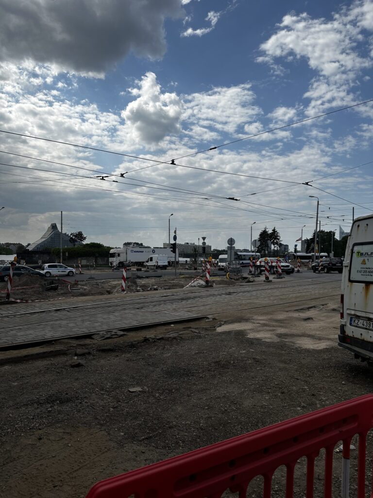 Ģenerāļa Radziņa krastmalas, 13. janvāra ielas un 11. novembra krastmalas krustojuma pārbūve (Ģenerāļa Radziņa krastmala, 13. janvāra iela, 11. novembra krastmala) - Kelias - statybų nuotraukos