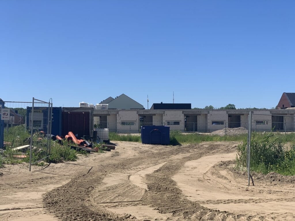 Medeinos g. namai (Medeinos g. 1) - Sublokuoti namai - statybų nuotraukos