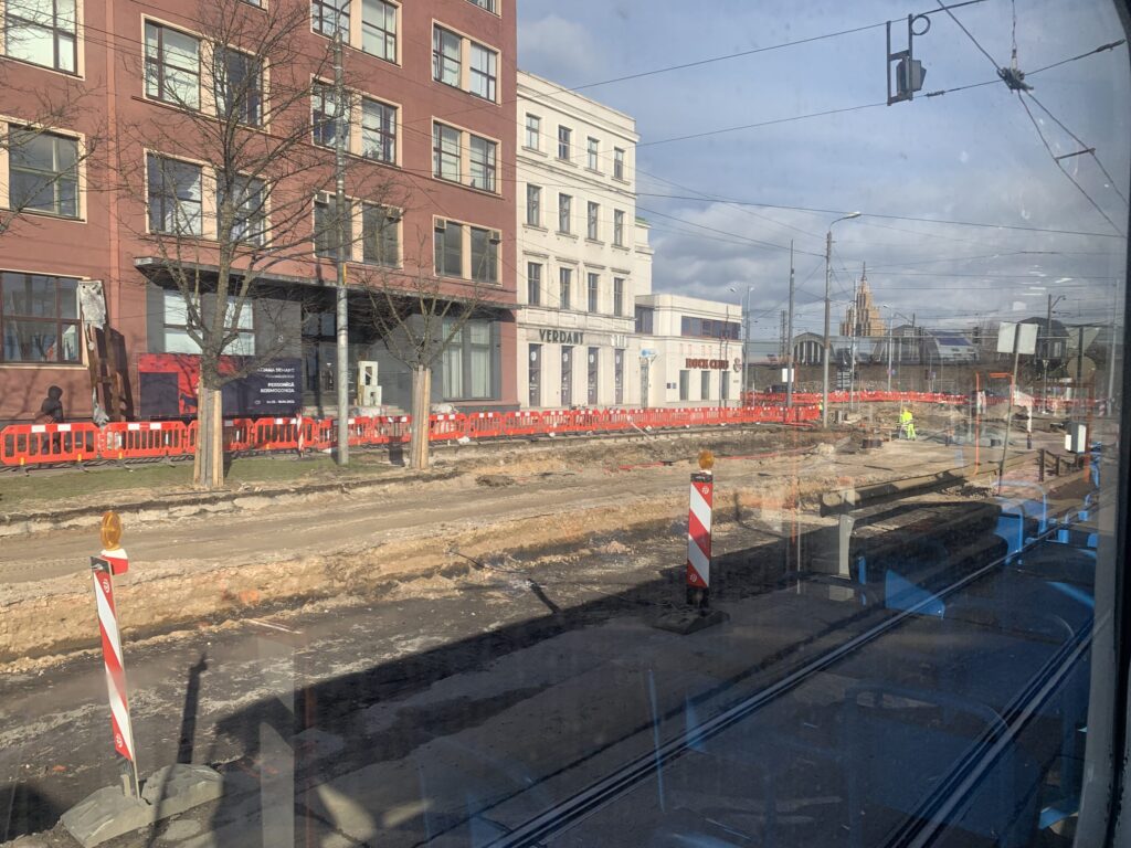 Ģenerāļa Radziņa krastmalas, 13. janvāra ielas un 11. novembra krastmalas krustojuma pārbūve (Ģenerāļa Radziņa krastmala, 13. janvāra iela, 11. novembra krastmala) - Kelias - statybų nuotraukos