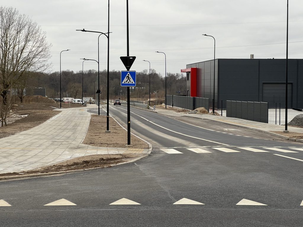 Helsinkio g. nuo viaduko iki Talino g (Helsinkio g.) - Tänav - ehituse fotod