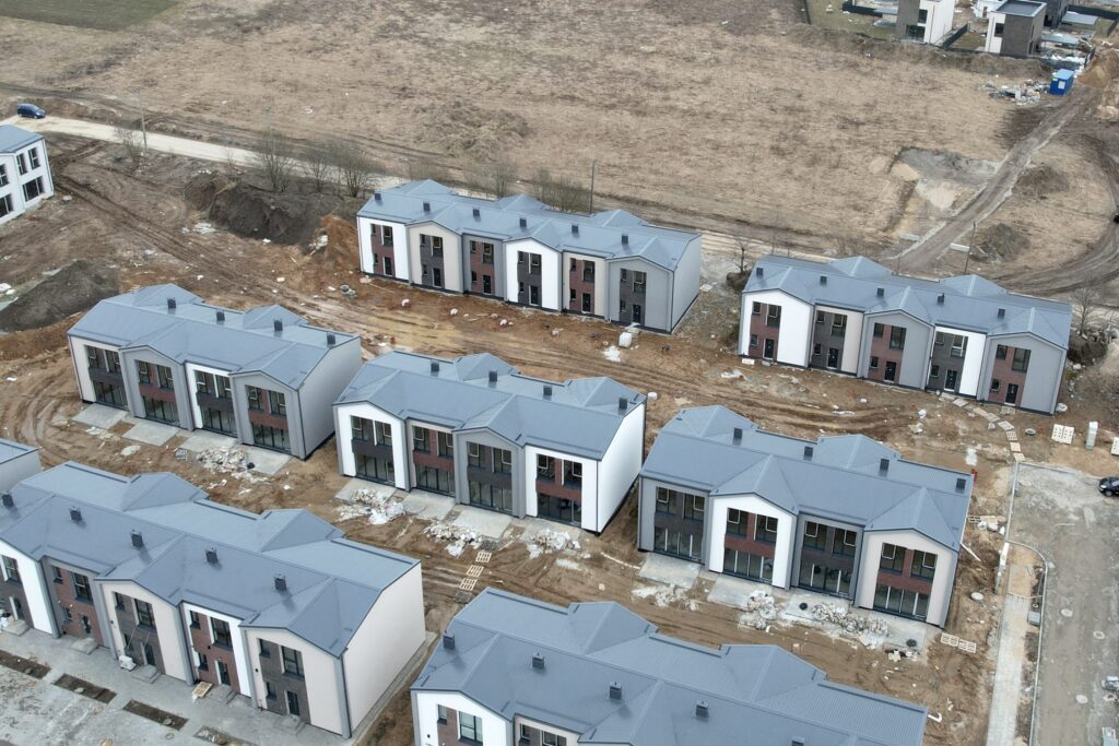 Kotedžai Kalnėnuose (Savičiūnų g.) 4 etapas (Savičiūnų g. 35C, 35D, 37A) - Row housing - construction photos