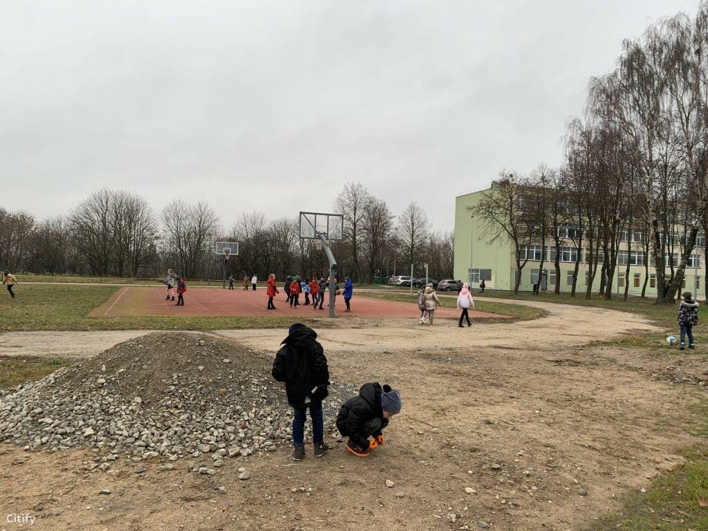 Kauno vaikų socializacijos centro aikštynas (Žeimenos g. 106) - Spordiväljak - ehituse fotod