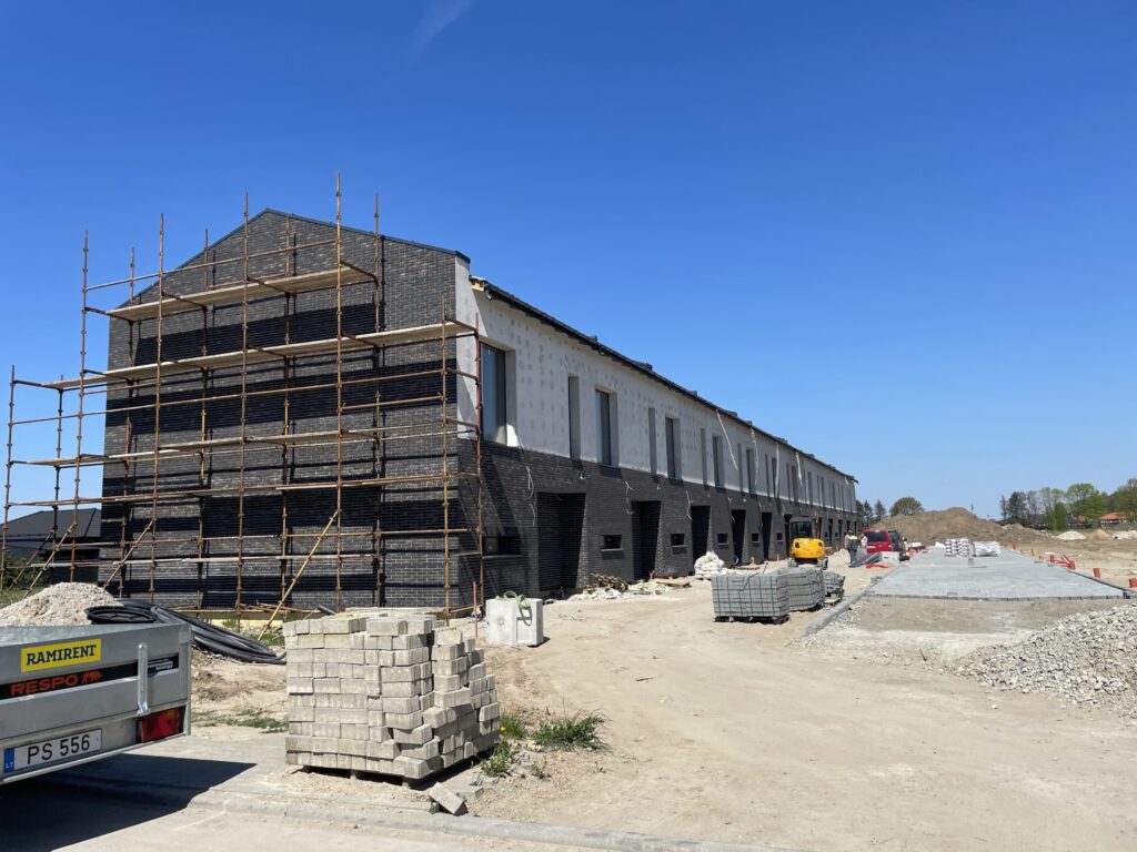 Medeinos g. namai (Medeinos g. 1) - Sublokuoti namai - statybų nuotraukos