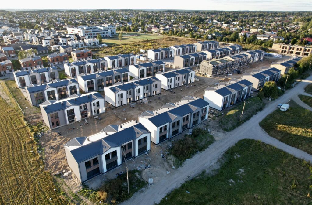 Kotedžai Kalnėnuose (Savičiūnų g.) 3 etapas (Savičiūnų g. 35E, 35F) - Row housing - construction photos