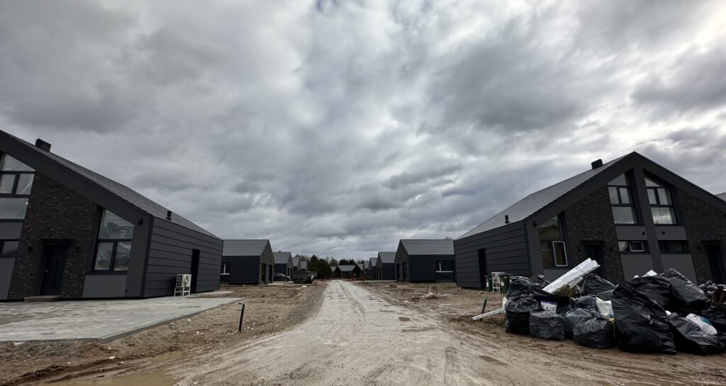 Marių parkas 2 etapas (J. Aisčio g. 13C, 13D, 13E, 15, 15A, 15B) - Privačių namų kvartalas, Sublokuoti namai - statybų nuotraukos