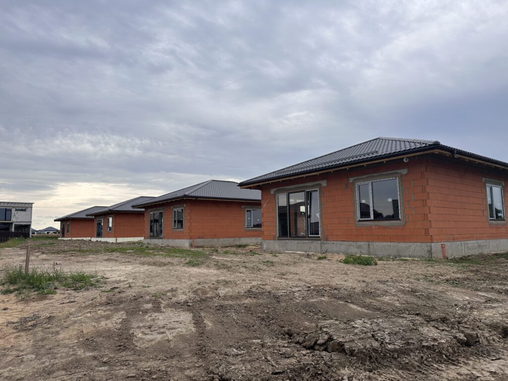 Karininkų namai (Savanorių g. 13,15,19,23,27,31,35,39,43,47,49,51, Narsiečiai) - Private house community, Row housing - construction photos