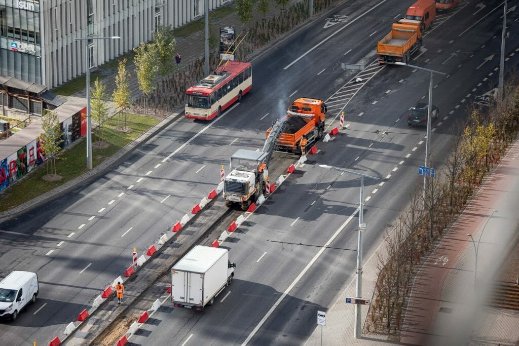 Konstitucijos pr. atnaujinimas ir apželdinimas (Konstitucijos pr.) - Bike path, Road - construction photos