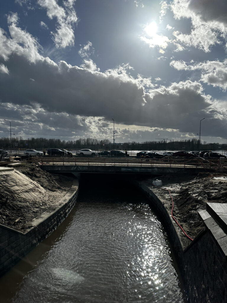 Ģenerāļa Radziņa krastmalas, 13. janvāra ielas un 11. novembra krastmalas krustojuma pārbūve (Ģenerāļa Radziņa krastmala, 13. janvāra iela, 11. novembra krastmala) - Kelias - statybų nuotraukos