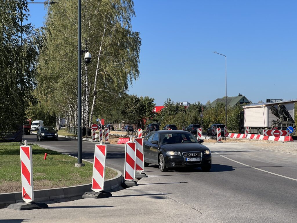 Pilaitės pr. ir Elbingo g. sankryža (Pilaitės pr.) - Jalgrattatee, Tänav - ehituse fotod