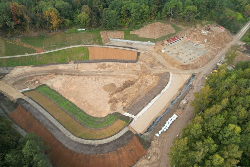 Paviršiniai nuotekų tinklai, valykla ir kaupykla Ozo g. (Šiaurinė, Ukmergės, Ozo, Miglos, Paribio, Lūšių, Elnių g.) - Izplatīšanas tīkls, Parks - būvdarbu attēli