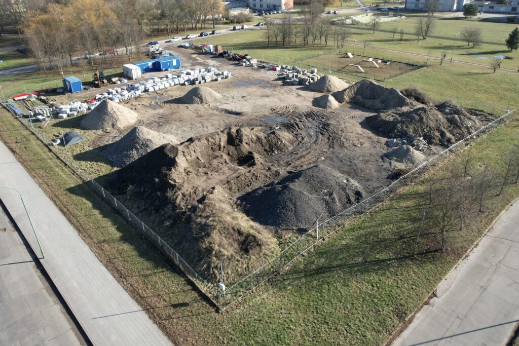 Dengtas futbolo maniežas (Baltijos pr. 51) - Sports arena - construction photos