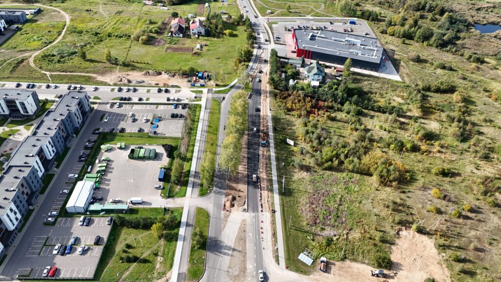 Pilaitės pr. ir Elbingo g. sankryža (Pilaitės pr.) - Jalgrattatee, Tänav - ehituse fotod