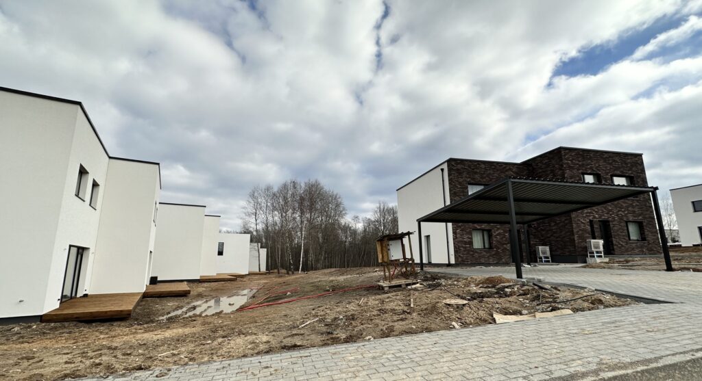 Saulės kalvos D etapas (Saulės g. 43C, 43D, 43E, 43F, 43G, 43H, 43J, 43K, 43L, 43M, 43N, 43Q, 43P, 43R, 43S, 43T, 43U, 43V, 43Z) - Row housing - construction photos