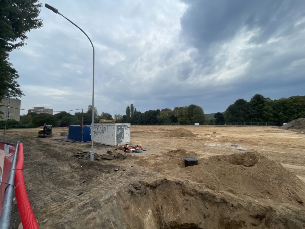 Žirmūnų gimnazijos sporto aikštynas (Žirmūnų g. 37) - Sporto aikštynas ar kortai - statybų nuotraukos