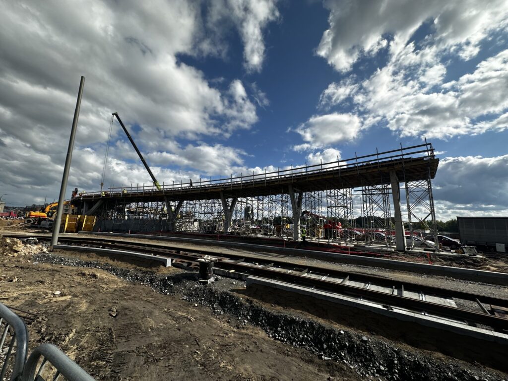 Ģenerāļa Radziņa krastmalas, 13. janvāra ielas un 11. novembra krastmalas krustojuma pārbūve (Ģenerāļa Radziņa krastmala, 13. janvāra iela, 11. novembra krastmala) - Kelias - statybų nuotraukos