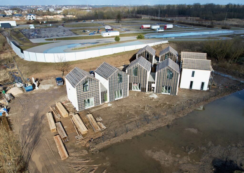 Moliakelio g. 71 (Moliakelio g. 71) - Sublokuoti namai - statybų nuotraukos