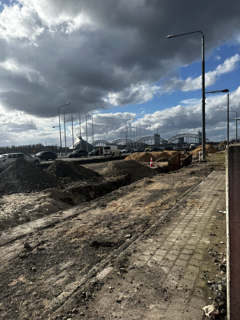 Ģenerāļa Radziņa krastmalas, 13. janvāra ielas un 11. novembra krastmalas krustojuma pārbūve (Ģenerāļa Radziņa krastmala, 13. janvāra iela, 11. novembra krastmala) - Kelias - statybų nuotraukos