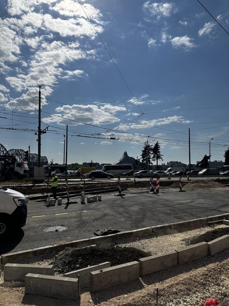 Ģenerāļa Radziņa krastmalas, 13. janvāra ielas un 11. novembra krastmalas krustojuma pārbūve (Ģenerāļa Radziņa krastmala, 13. janvāra iela, 11. novembra krastmala) - Kelias - statybų nuotraukos