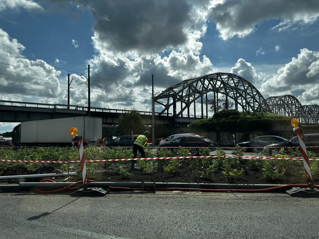 Ģenerāļa Radziņa krastmalas, 13. janvāra ielas un 11. novembra krastmalas krustojuma pārbūve (Ģenerāļa Radziņa krastmala, 13. janvāra iela, 11. novembra krastmala) - Kelias - statybų nuotraukos