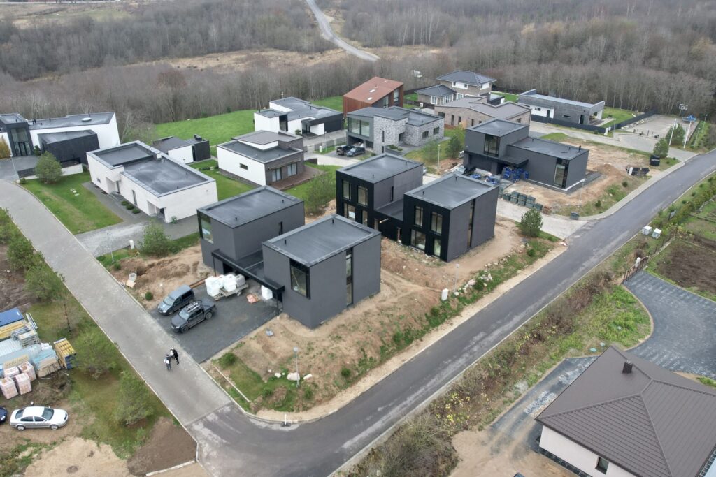Draustinio namai (Lietaviškių g. 82, 82A, 82B, 82C, 82D, 82E, 84B, 84C, 86, 86B, 86C, 86E) - Private house community, Row housing - construction photos