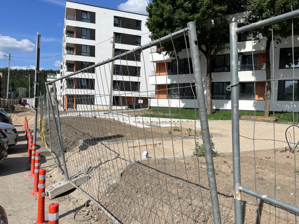 Kaukysos ir Pakraščio g. skveras (Pakraščio g., Kaukysos g.) - Laukums - būvdarbu attēli