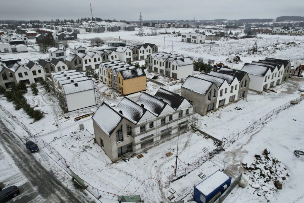 Sveiki! Kalnėnuose (Lyvių g. 53) - Sublokuoti namai - statybų nuotraukos