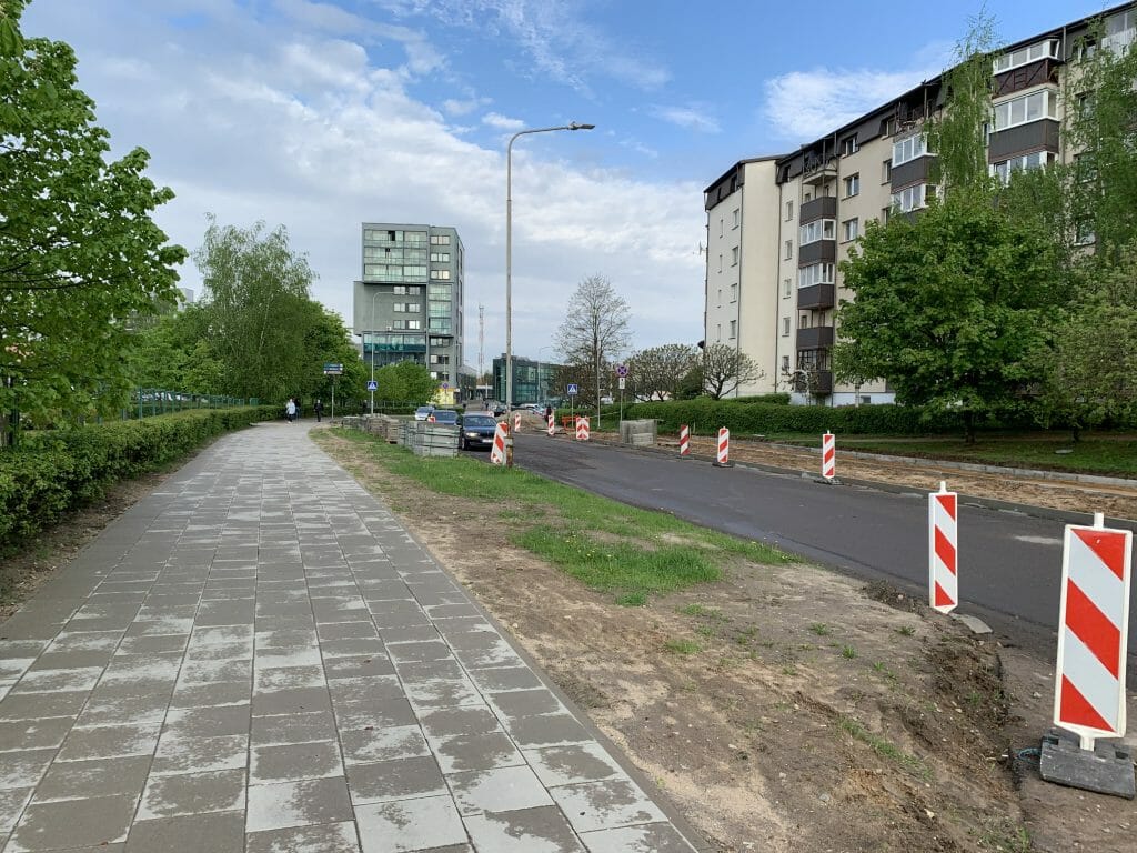 Ramaus eismo gatvė prie Vilniaus rajono centrinės poliklinikos (J. Baltrušaičio g.) - Tänav - ehituse fotod