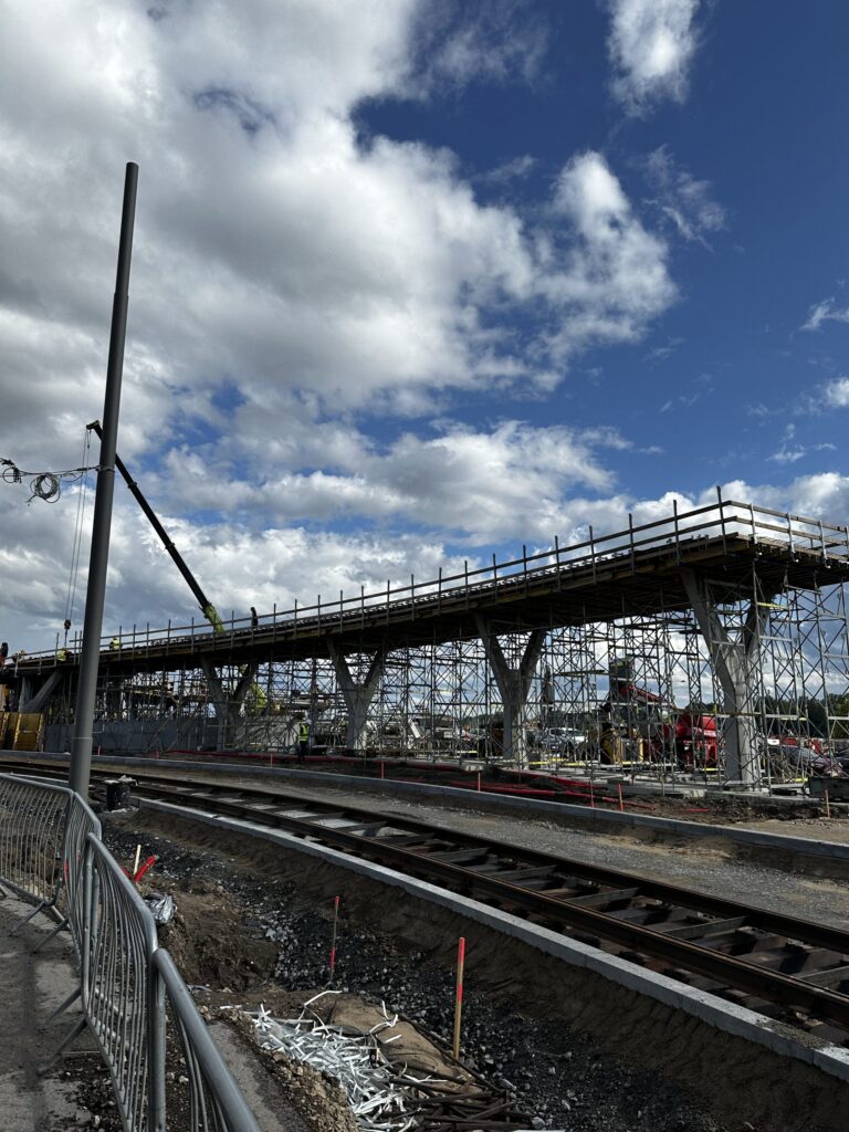 Ģenerāļa Radziņa krastmalas, 13. janvāra ielas un 11. novembra krastmalas krustojuma pārbūve (Ģenerāļa Radziņa krastmala, 13. janvāra iela, 11. novembra krastmala) - Kelias - statybų nuotraukos