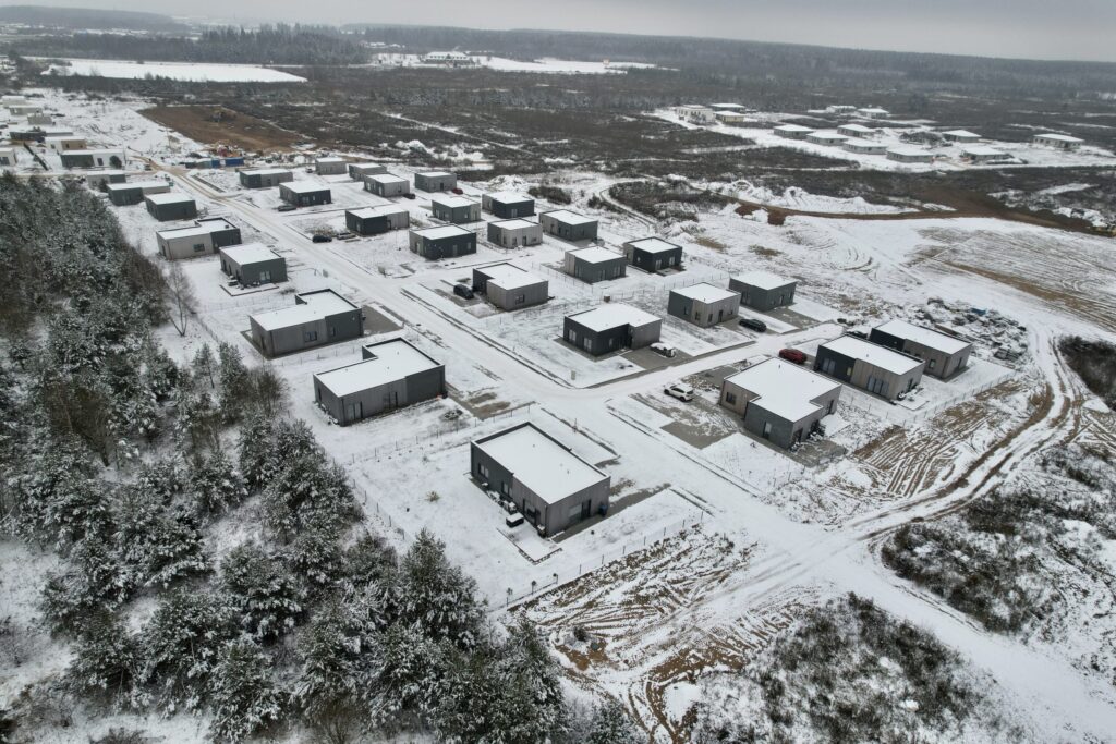 Baltai (Zubiškių g. 77, 79, 81, 83, 85, 87, 89, 91, 93, 95, 97, 99, 101, 103, 111, 113, 119, 121, 127, 129, 135, 163, 165, 167, 169) - Row housing - construction photos