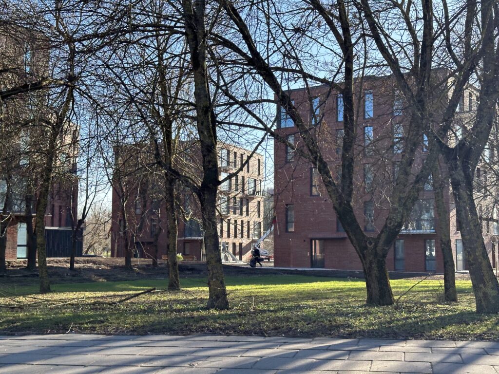 Parko pakrantė (14, 16, 18 namai) (Mokyklos g. 18A) - Daudzdzīvokļu nams - būvdarbu attēli