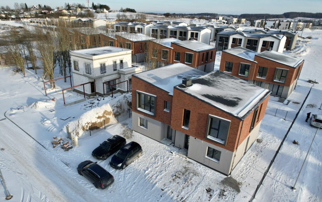 Kalnėnų dvibučiai (Savičiūnų g. 33F, 33G, 33H, Albanų g. 44, 46, 48, 50, 52) - Row housing - construction photos