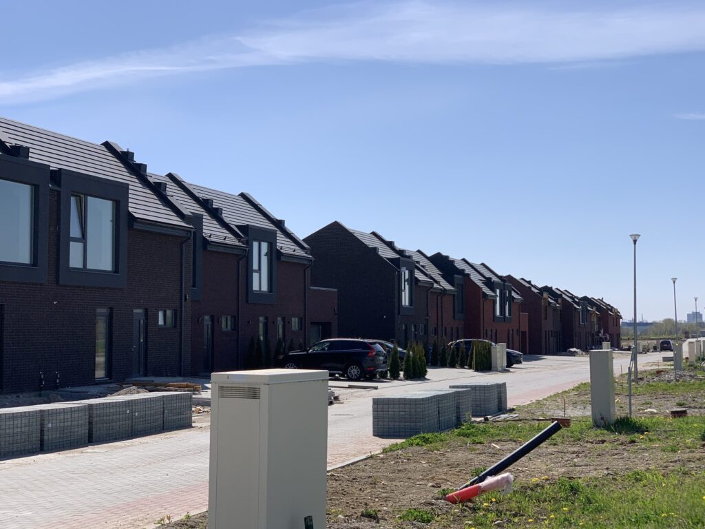 Bachmano Žemė (Vėluvos g. 1, 2, 3, 4 - 47, Eitkūnų g. 6, 6A, 8, 8A - 30, 30A, Tolminkiemio g. 1, 2, 3, 4 - 69) - Privātmāju kopienas, Rindu mājas - būvdarbu attēli