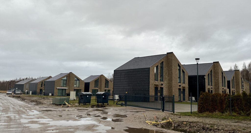 J7 Beržas (Latgalos g. 7, 9, 10, 12, 13, 15, 17, 19, 21) - Row housing - construction photos