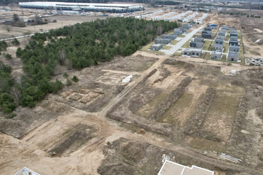 Baltai (Zubiškių g. 77, 79, 81, 83, 85, 87, 89, 91, 93, 95, 97, 99, 101, 103, 111, 113, 119, 121, 127, 129, 135, 163, 165, 167, 169) - Row housing - construction photos